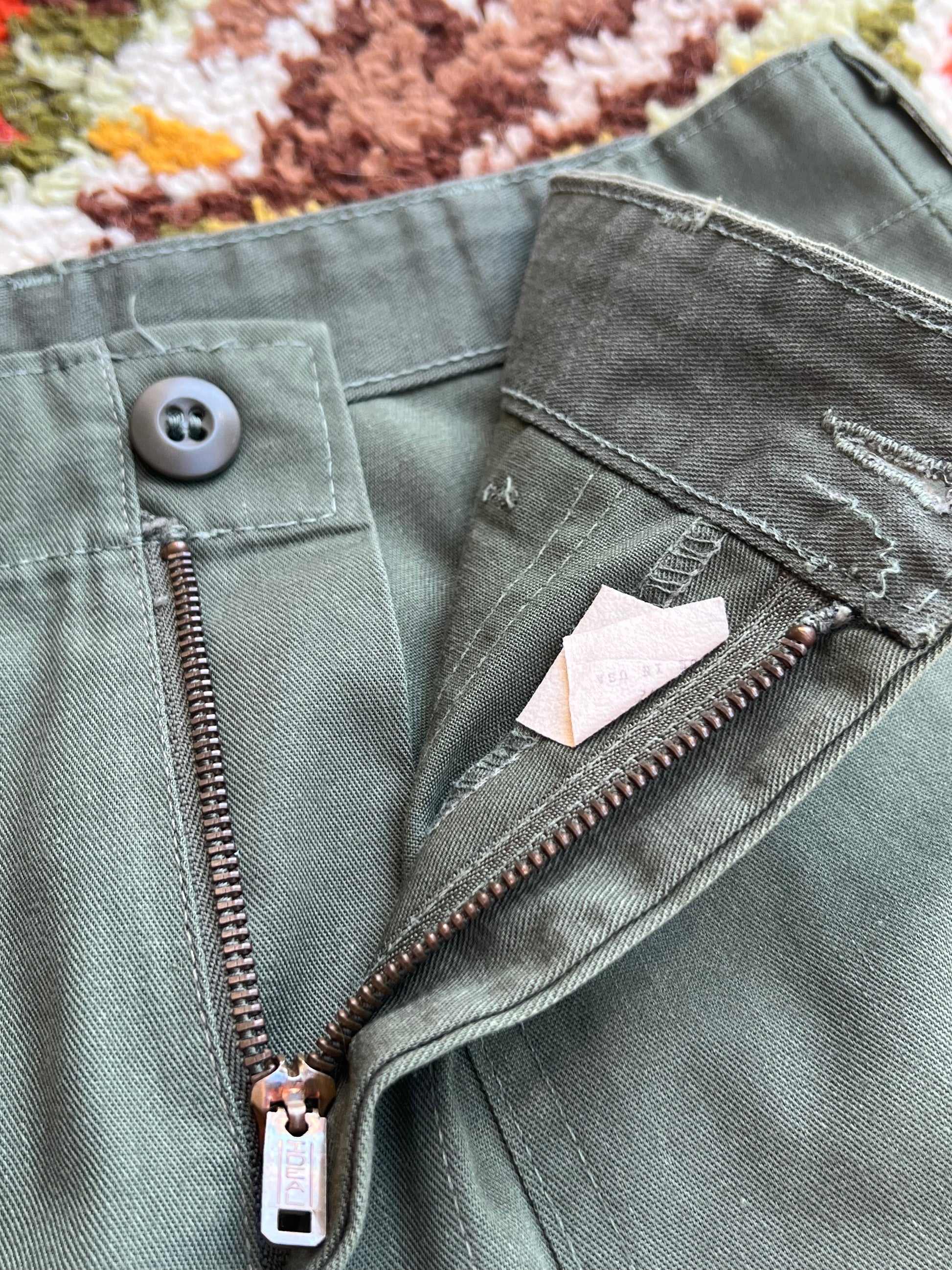 Vintage 1970s Green Pleated Cargo Pants Size 32- POST VIETNAM WAR