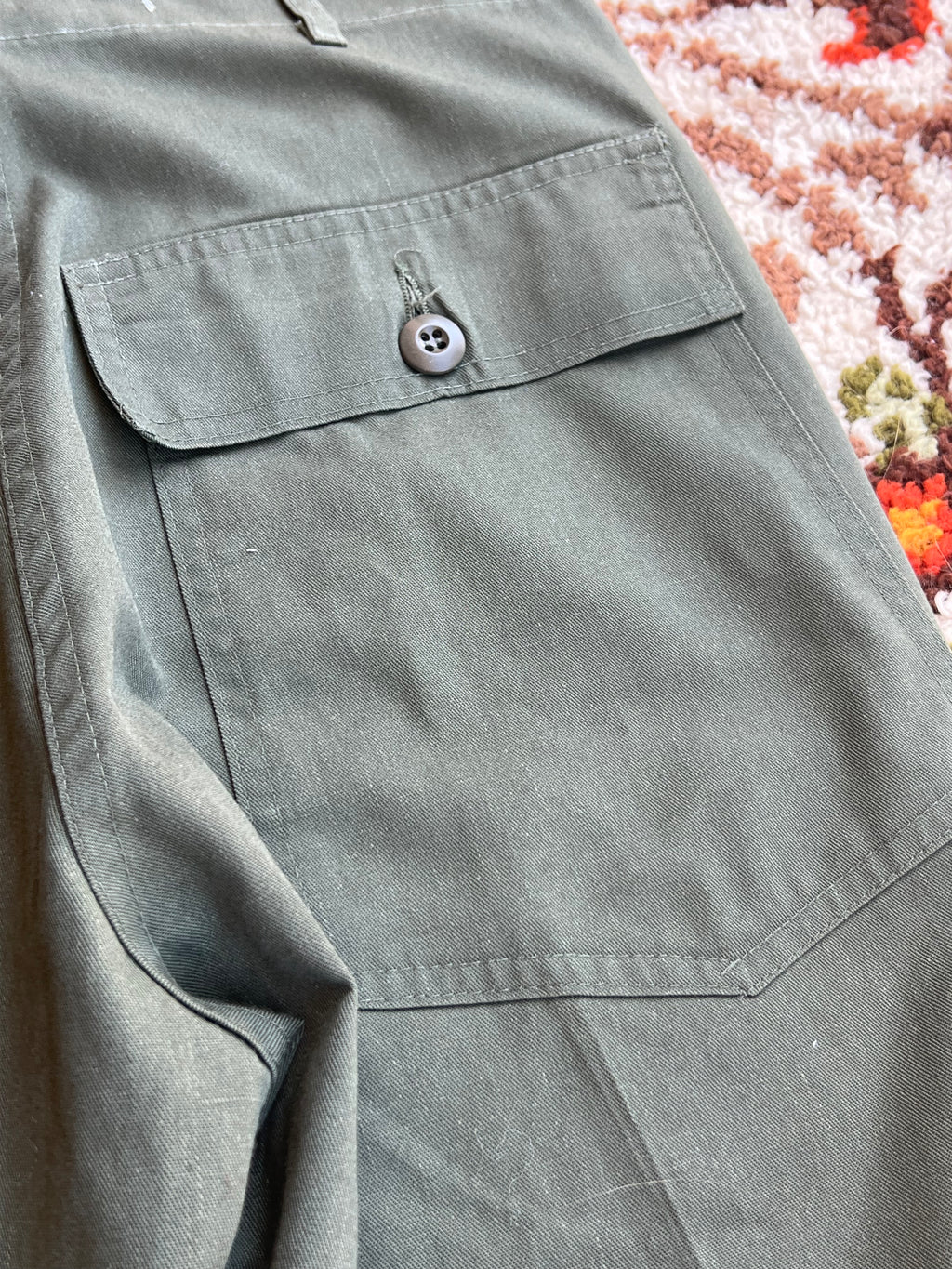 Vintage 1970s Green Pleated Cargo Pants Size 32- POST VIETNAM WAR