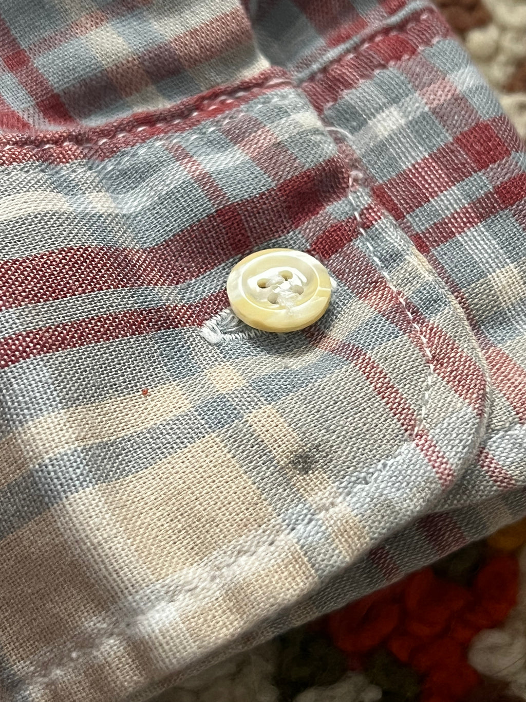 1970S-1980s Vintage Levi's Cream/Blue/Red Plaid Button-Up Shirt M-MADE IN USA