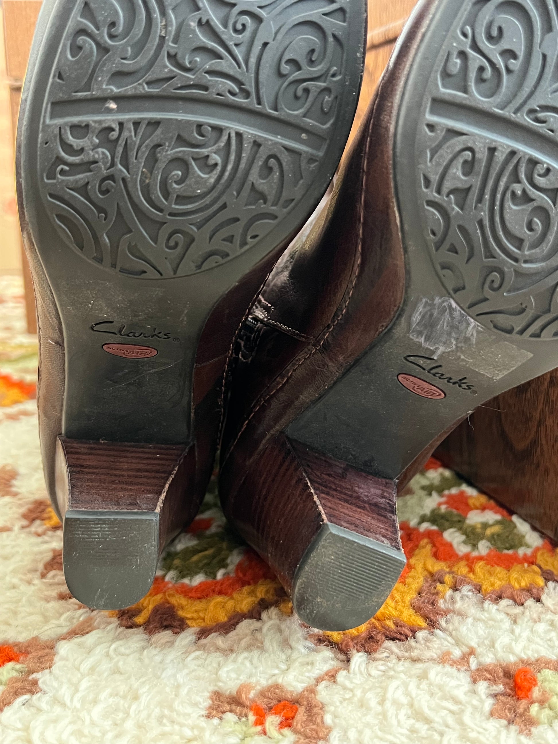 Y2K Clarks Vintage Brown Leather Below Knee Zip-Up Round Toe Heel Boots 7M